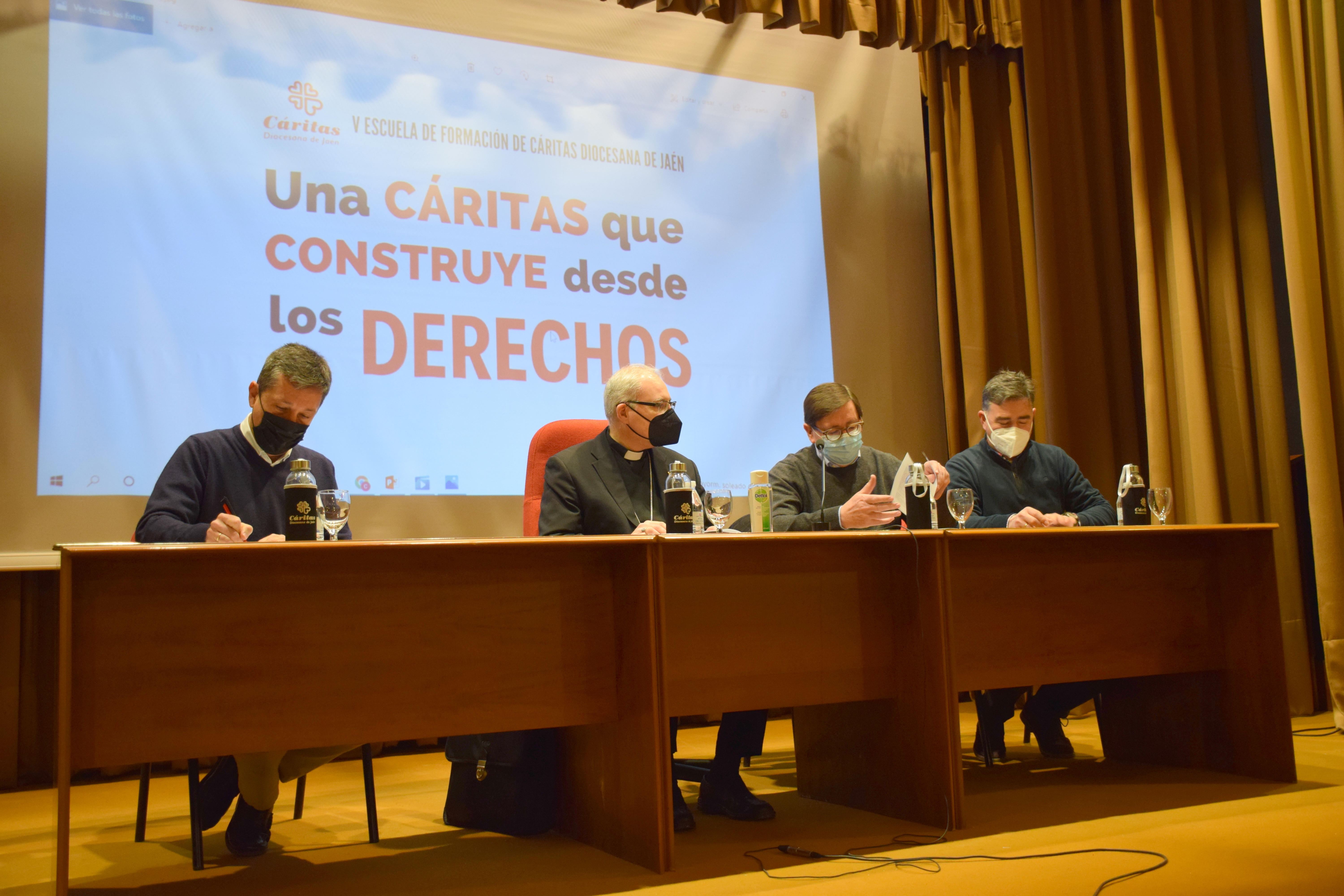 Voluntarios y técnicos reflexionan sobre cómo construir Cáritas desde los  derechos – Diócesis de Jaén