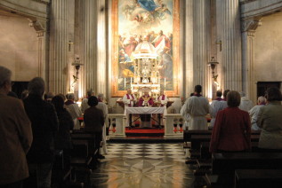 El Sr. Obispo preside la eucaristía por los sacerdotes difuntos