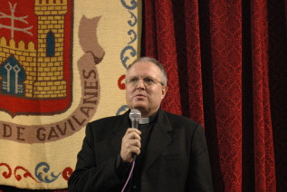 El sacerdote Fernando Chica recibirá la encomienda de la Orden de Isabel la Católica