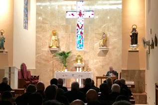 Los sacerdotes celebran el retiro de Cuaresma centrado en la Misericordia