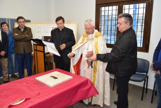 El Obispo bendice la primera piedra del Centro Pastoral “Sagrada Familia”
