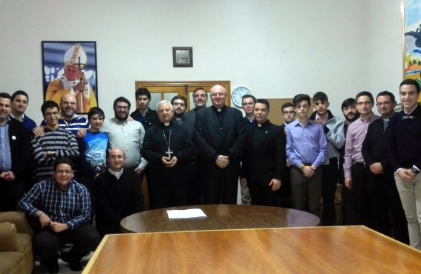 El sacerdote D. Fernando Chica ofrece una conferencia a los seminaristas