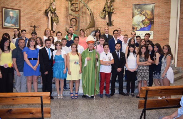 Una treintena de feligreses de San Pedro Pascual de Jaén reciben la confirmación de manos del Obispo, Don Amadeo