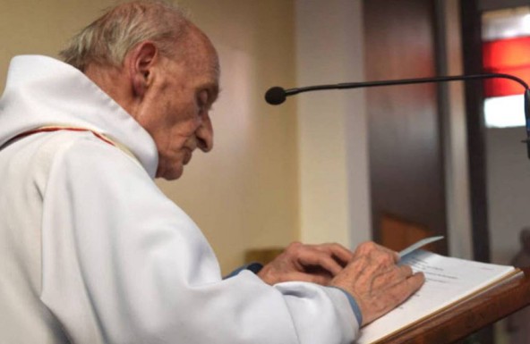 El Sr. Obispo de Jaén pide oraciones por la paz ante el atentado de Normandía