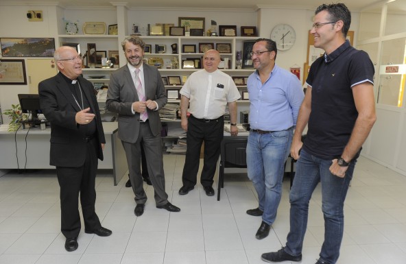 Don Amadeo, Obispo de Jaén, gira visita a Diario Jaén y a la Cooperativa Farmacéutica “Jafarco”