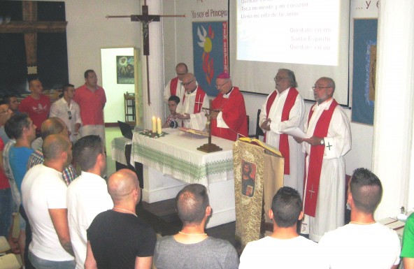 El Obispo de la Diócesis confirma a 21 internos en su primera visita a la Prisión Provincial