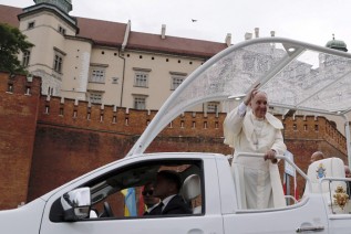 El Papa Francisco llega a Polonia donde le esperaban millares de jóvenes de todo el mundo