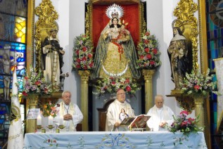 El Sr. Obispo preside la Eucaristía en honor a Nuestra Señora del Rosario