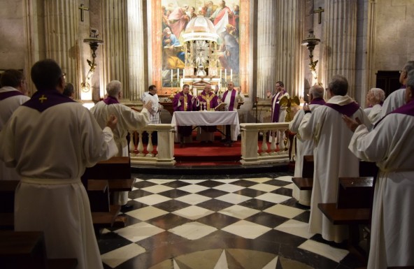 Don Amadeo preside una Eucaristía  por los sacerdotes difuntos