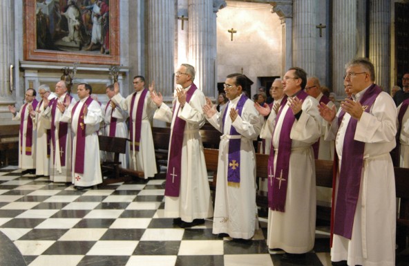 El Obispo preside la Eucaristía por los sacerdotes diocesanos fallecidos