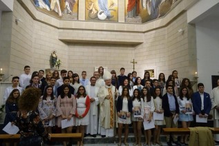 El Obispo de la Diócesis confirma a 38 jóvenes en La Inmaculada de Mengíbar