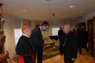 El Obispo de Jaén saluda a los Reyes de España en su visita a la Conferencia Episcopal Española
