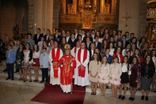 El Obispo confirma a 54 jóvenes en San Juan Evangelista de Mancha Real