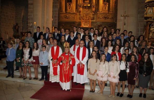 El Obispo confirma a 54 jóvenes en San Juan Evangelista de Mancha Real