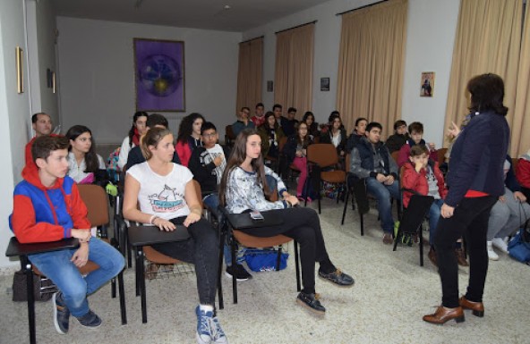 Los jóvenes de Jaén aprenden del ejemplo de María en la Vigilia de su Inmaculada Concepción