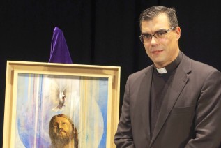 El sacerdote D. Pedro José Martínez Robles presenta el cartel de la Semana Santa 2017 de Jaén