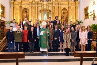 29 adultos reciben el Sacramento de la Confirmación en la Parroquia de Santa María de Torredonjimeno