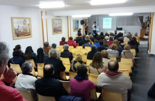 Los fieles de Villacarrillo se reúnen en la II Asamblea Parroquial para el estudio del Plan Pastoral Diocesano y celebran la Cena del Hambre