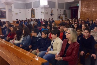 Los niños de la Parroquia de San Francisco de Asís de Villacarrillo celebran la Fiesta del Perdón