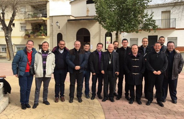 Encuentro del Obispo con los sacerdotes mayores y con los jóvenes