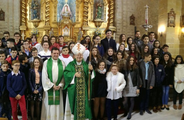 El Obispo confirma en la Parroquia de San Pedro y San Pablo de Ibros