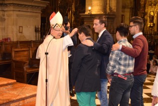 La Catedral de Jaén acoge la confirmación de más de un centenar de jóvenes