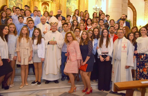 52 adolescentes reciben el Sacramento de la Confirmación en la Parroquia de San Pedro de Torredonjimeno