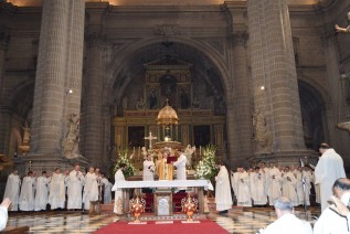 Cientos de presbíteros renuevan sus promesas en la primera Misa Crismal de Don Amadeo como Obispo de Jaén