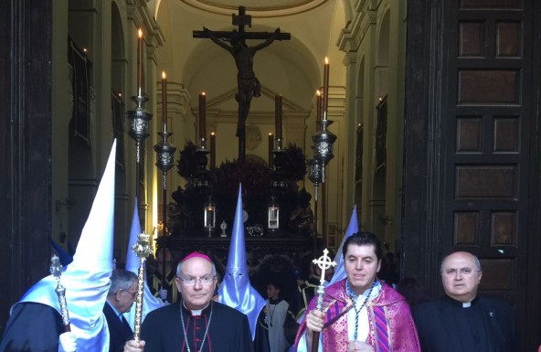 El Obispo preside la procesión de «Los Estudiantes»