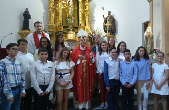 El Obispo de Jaén celebra el Sacramento de la Confirmación en la Parroquia de La Iruela