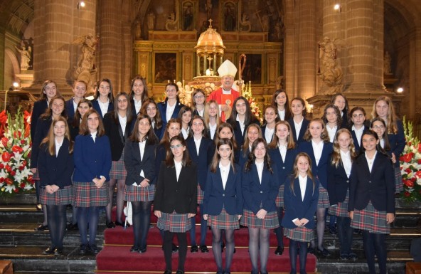 El Obispo confirma, en la Catedral, a alumnos de los Colegios Guadalimar y Altocastillo   