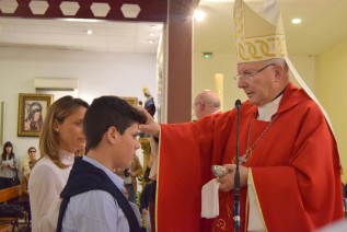 El Obispo imparte el Sacramento de la Confirmación a un grupo de fieles de la Parroquia de La Asunción de Ntra. Sra. de Martos