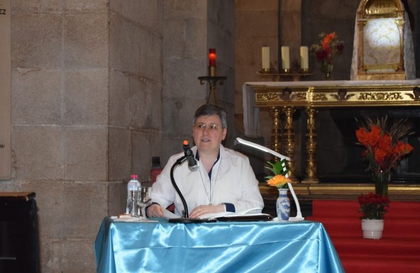 Conferencia: «La Eucaristía, escuela de Santidad», a cargo de la Hermana María del Valle Camino
