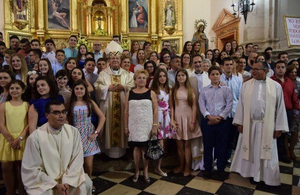 El Obispo bendice la Casa Parroquial de San Bartolomé de Torredelcampo, y confirma a 108 fieles