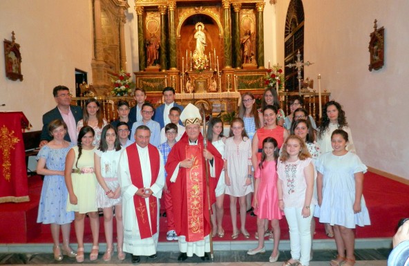 Un total de 20 jóvenes de Lopera reciben el Sacramento de la Confirmación de manos del Obispo de Jaén