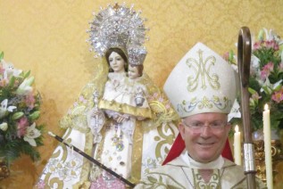 El Obispo Don Amadeo visita a la Patrona De Cazorla, Nuestra Señora De La Cabeza, en El 75 Aniversario de su imagen actual 