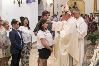 El Obispo imparte el Sacramento de la Confirmación en la Parroquia de la Asunción de Ntra. Sra. de Villargordo