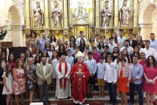 El Obispo celebra el Sacramento de la Confirmación en Santa María del Alcázar y San Andrés Apóstol de Baeza