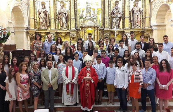 El Obispo celebra el Sacramento de la Confirmación en Santa María del Alcázar y San Andrés Apóstol de Baeza