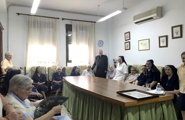 El Obispo visita la enfermería de las Hijas de Cristo Rey de Jaén