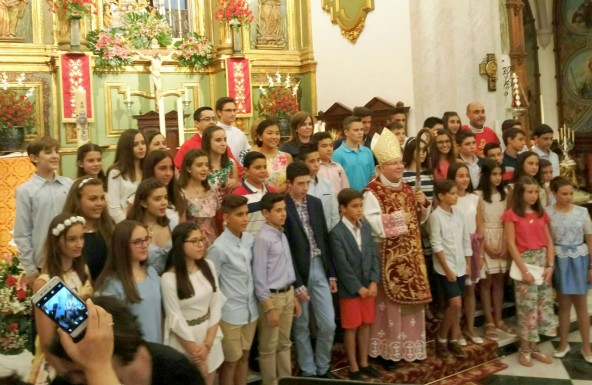 El Obispo confiere el Sacramento de la Confirmación a 57 fieles en la Parroquia de San Juan Bautista de Arjona