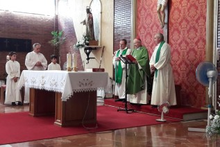 Don Amadeo confirma en la Parroquia del Sagrado Corazón de Linares y bendice la Casa parroquial