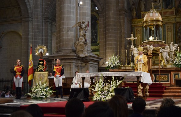 Monseñor Rodríguez Magro preside la Eucaristía en la festividad de Ntra. Sra. del Pilar