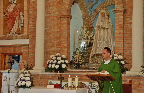 Torredelcampo celebra una misa contra la pobreza en la ermita de Santa Ana