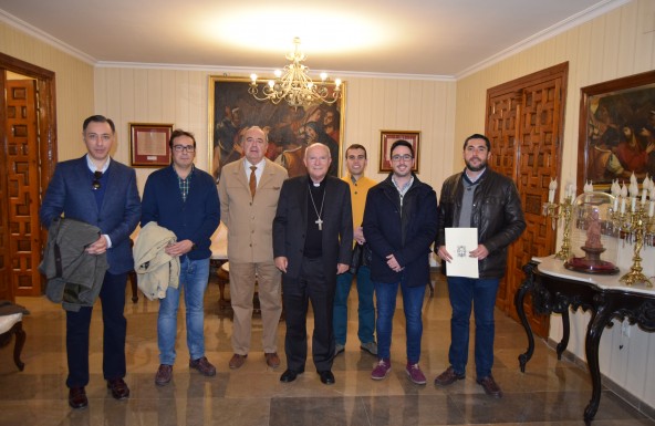 El Obispo de Jaén recibe a la Cofradía de «Las Escuelas» de Baeza