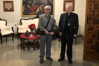 Don Amadeo recibe al misionero Antonio García
