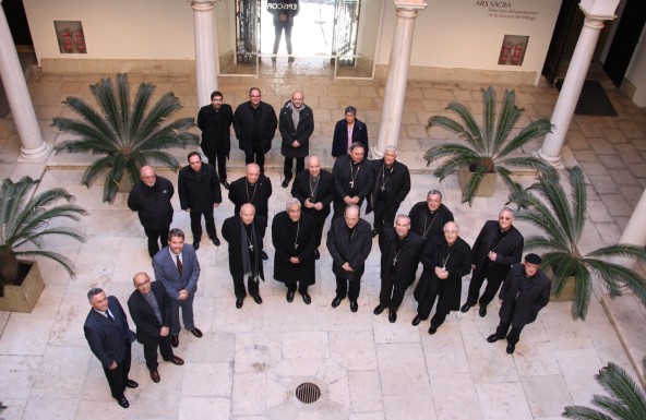 Los Obispos del Sur visitan la exposición sobre Fernando Ortiz