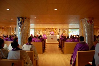 El Obispo de Jaén participa en unos Ejercicios Espirituales