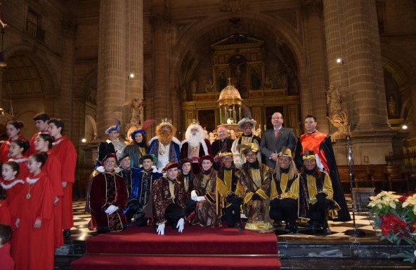 El Obispo recibe a SS.MM. Los Reyes Magos en la S.I. Catedral de Jaén