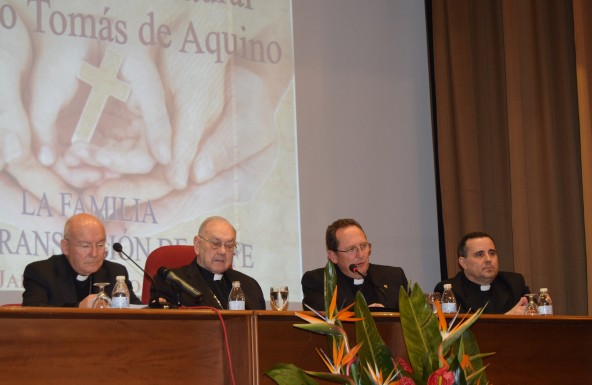 El Obispo clausura la trigésima edición de las Jornadas de Santo Tomás
